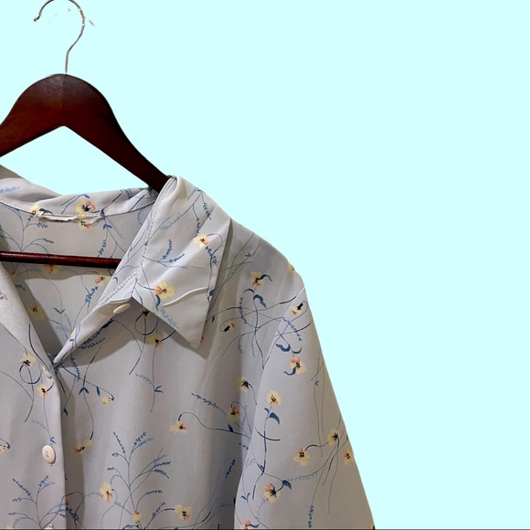 Flower button up - Picture 2 of 3